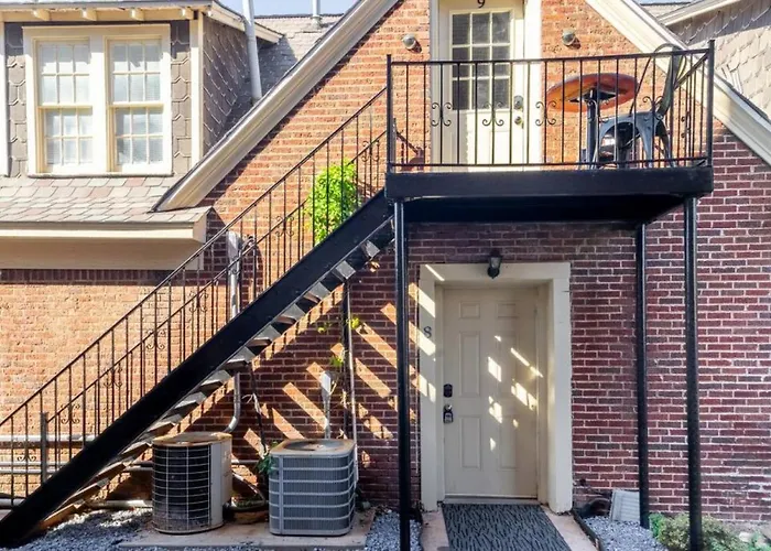Historic 1920S Brick Beauty In Medical District