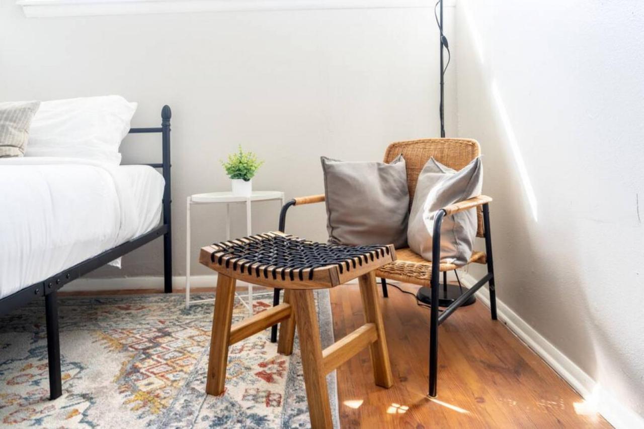 Historic 1920s Brick Beauty In Medical District Apartment *